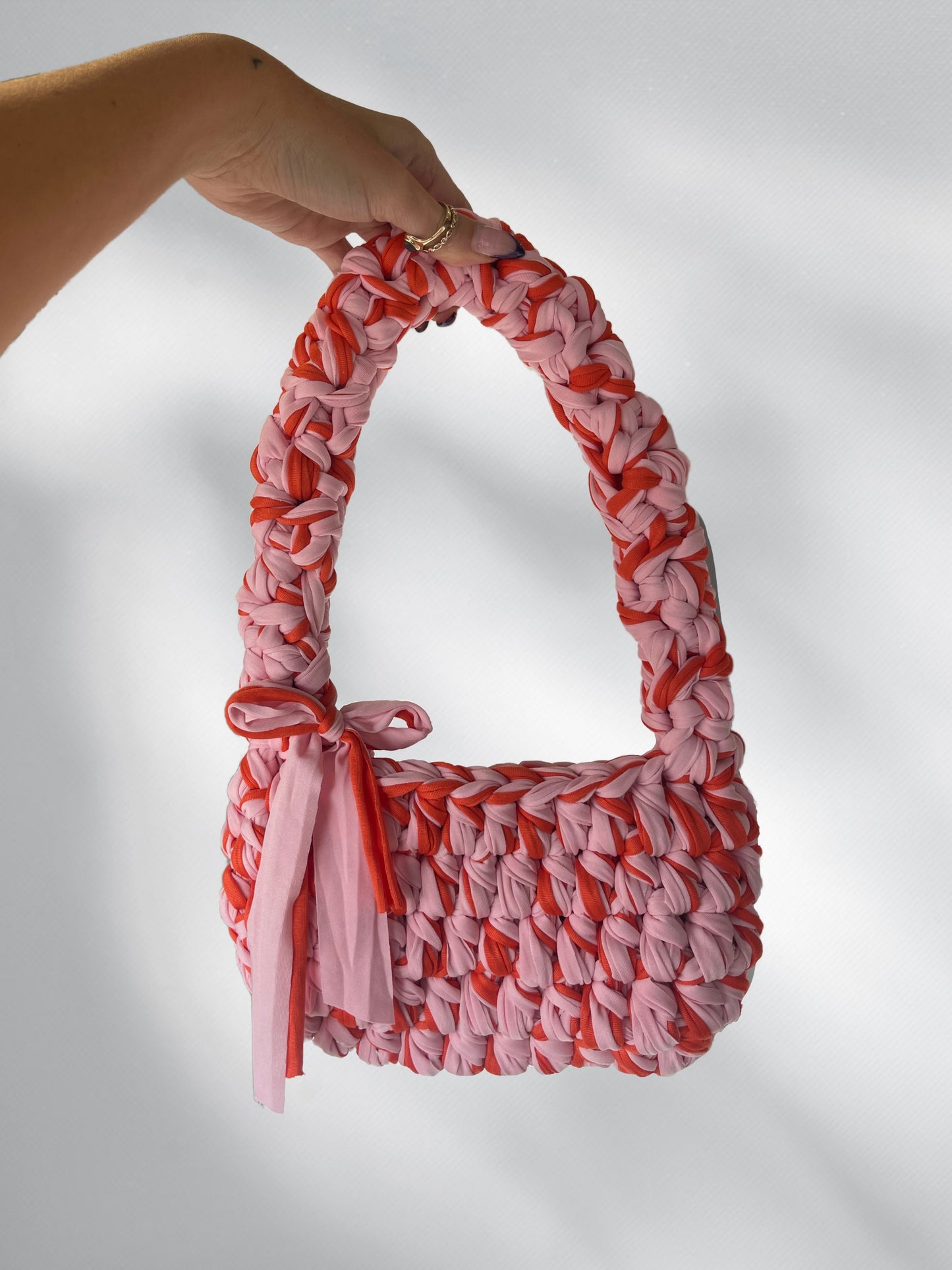 Bow shoulder bag